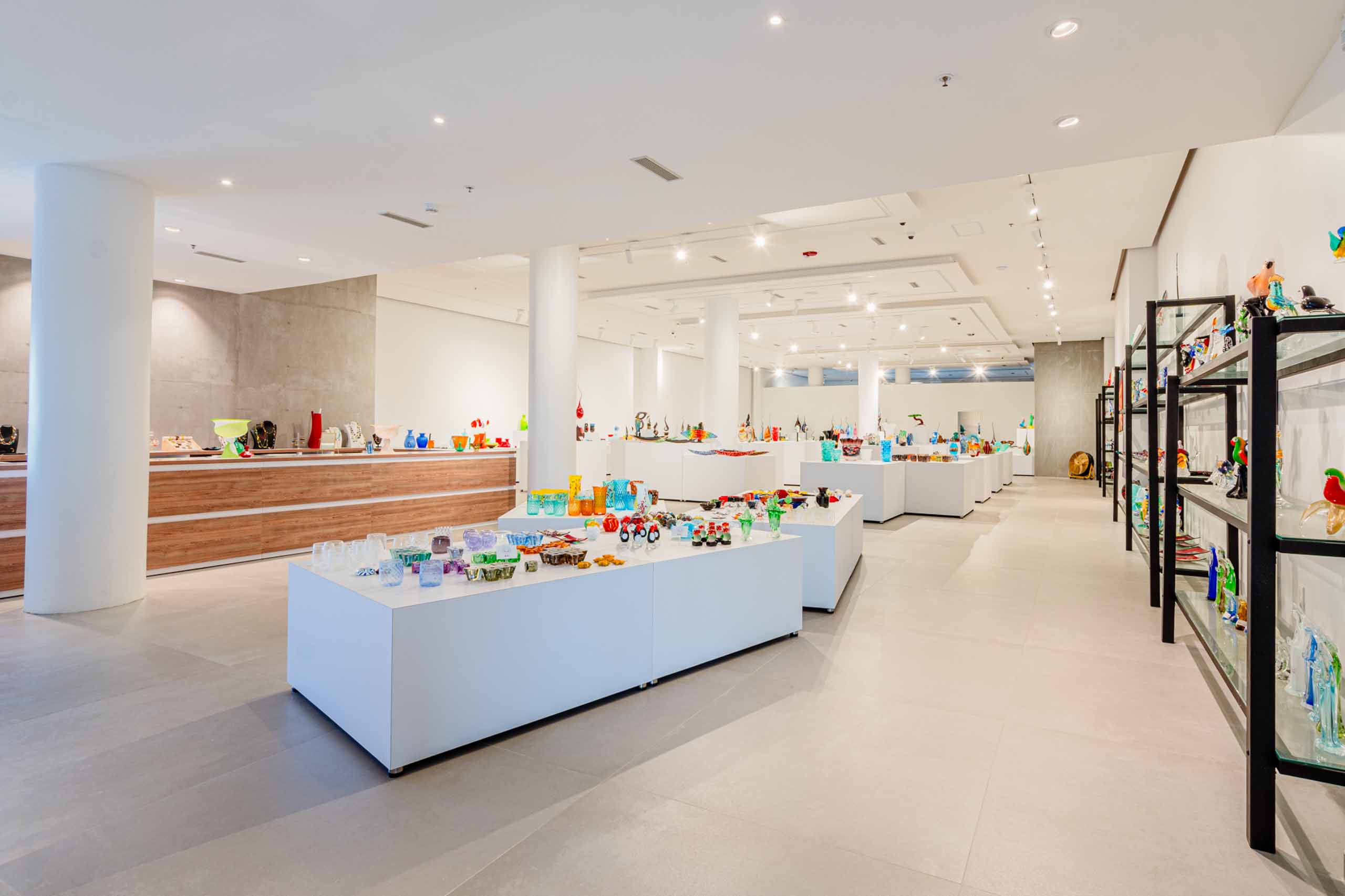 Prime Commercial Space for Rent – Excellent Business Location at L.G. Smith Blvd.